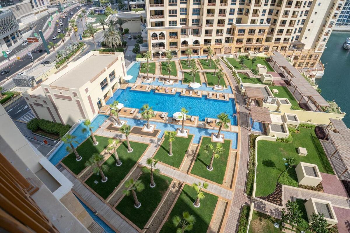 Stylish Relaxing 3-bedroom Perfect For Family In Palm Jumeirah Apartment